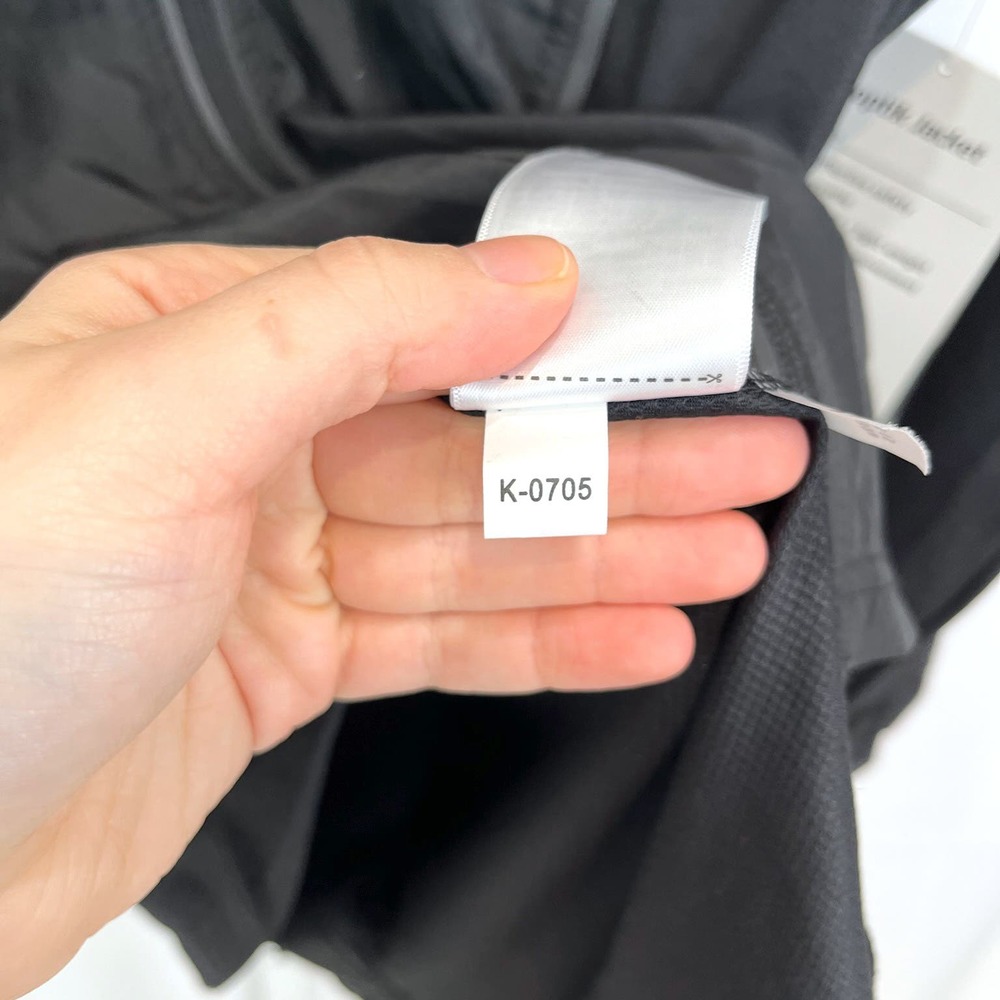 2XU Black Performance Zip-Up Jacket - Picture 11 of 12